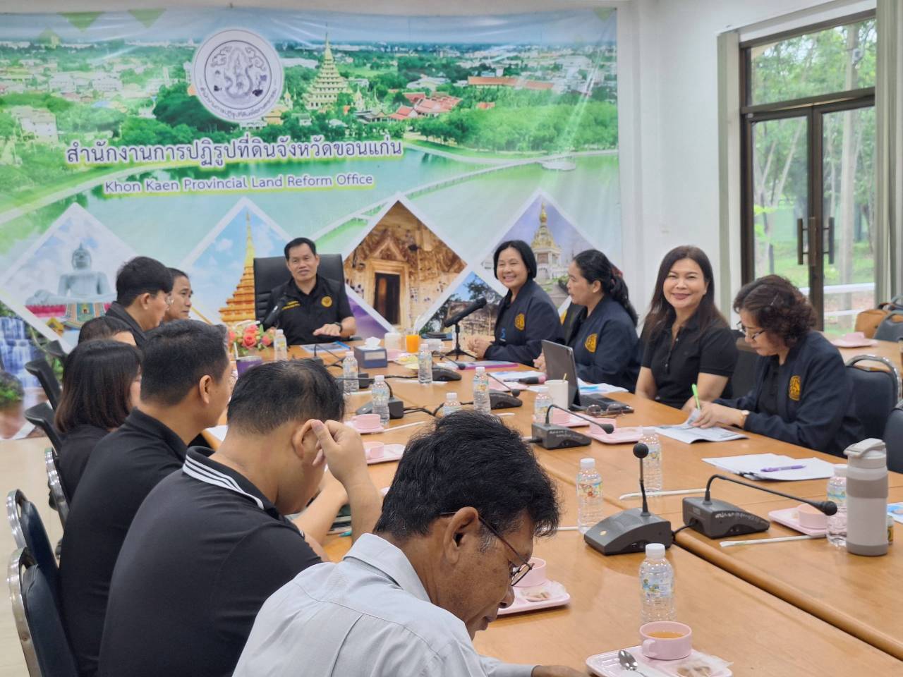 title - ผู้ตรวจราชการ ส.ป.ก. ลงพื้นที่จังหวัดขอนแก่น ประชุมติดตามความก้าวหน้าผลการดำเนินงาน พร้อมตรวจเยี่ยมให้กำลังใจกลุ่มวิสาหกิจชุมชนสมุนไพรไผ่คำ 39 